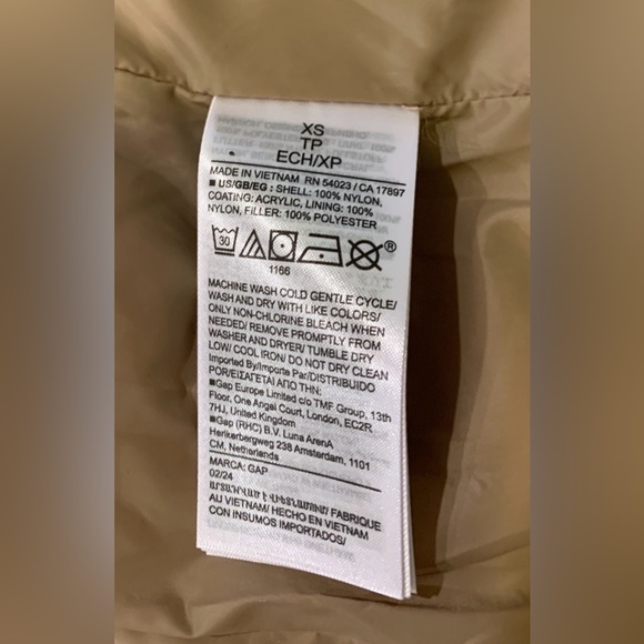 GAP Women's Beige Puffer Vest - Picture 7 of 9